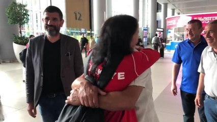 BALIKESİR - Avrupa ikincisi milli güreşçi Duygu Gen, Balıkesir'de törenle karşılandı