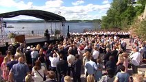 Norvège : un mémorial à Utoya, 77 colonnes en bronze en mémoires de victimes de l'attentat