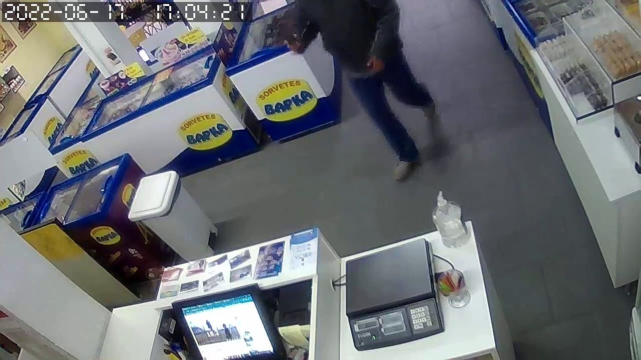 Guarda Municipal atira em ladrão durante assalto a sorveteria no PR