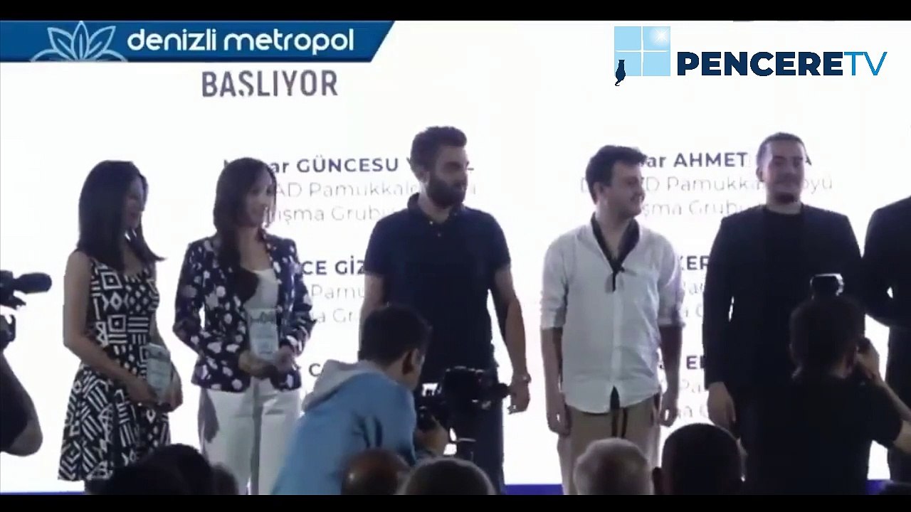 AK Parti'li Belediye Başkanı Kadınlara Plaketlerini Vermek İstemedi