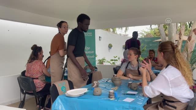 Dakar Yunus Emre Enstitüsü'nde çömlek atölyesi