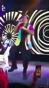 Luis Fonsi en vivo interpretando Calypso