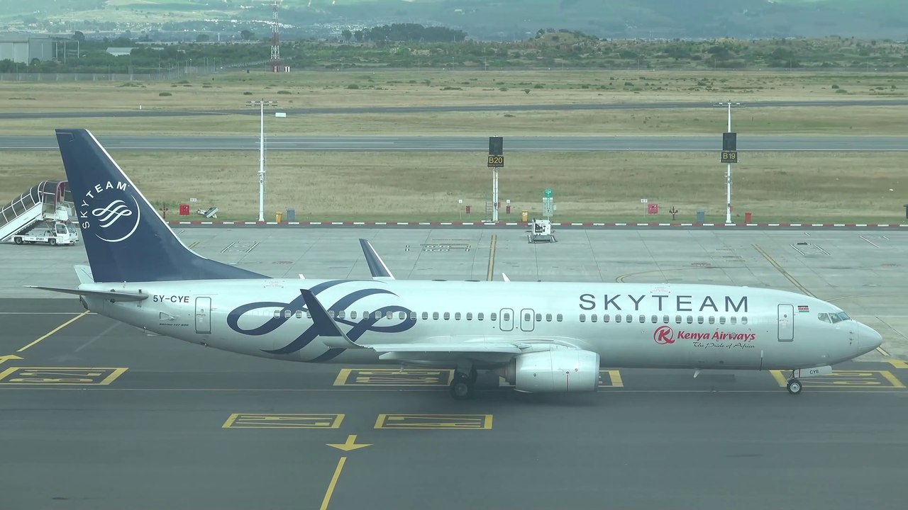 Kenya Airways 737-800 Sky Team Livery Take Off & Landing At Cape Town International Airport *4K*