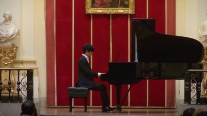 18세 임윤찬, 반클라이번 피아노콩쿠르 우승...역대 최연소 / YTN