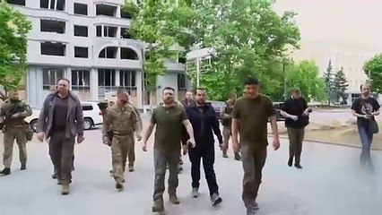 Zelenskiy'den cephe hattına ziyaret