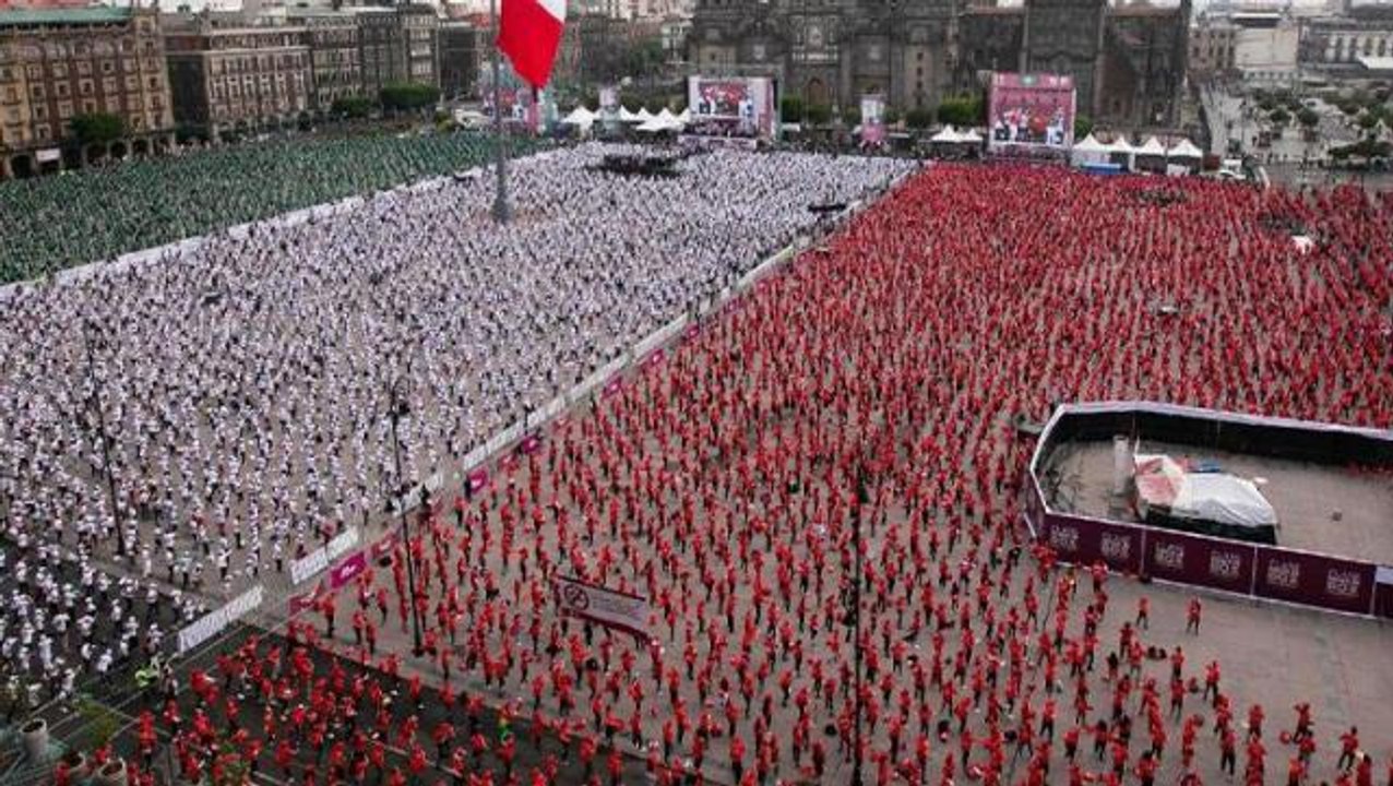 Meksika'da 14 binden fazla insanın katıldığı dünyanın en kalabalık boks dersi tarihe geçti