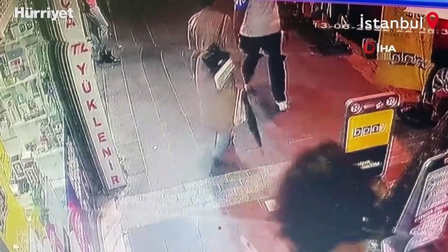 Yolda yürüyen kadını tokatladı, darp edildi