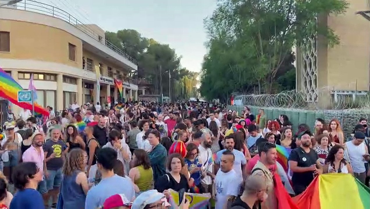 Première marche des fiertés entre Chypriotes grecs et turcs