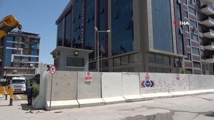 İpekyolu Belediyesi önündeki bariyerler kaldırıldı