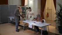 Abren las urnas en la segunda vuelta de las elecciones legislativas francesas