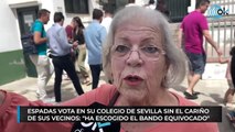 Espadas vota en su colegio de Sevilla sin el cariño de sus vecinos: 