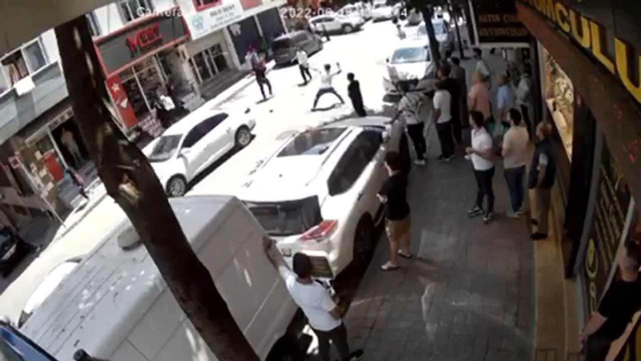 İşçi ve patron kavgası, mahalleyi savaş alanına çevirdi 