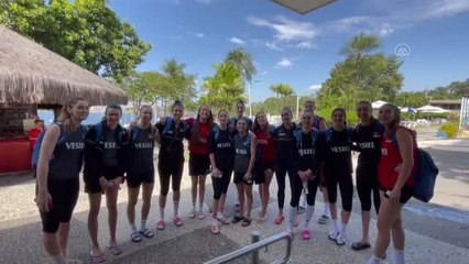 A Milli Kadın Voleybol Takımı, TVF Başkanı Üstündağ'ın "Babalar Günü"nü kutladı