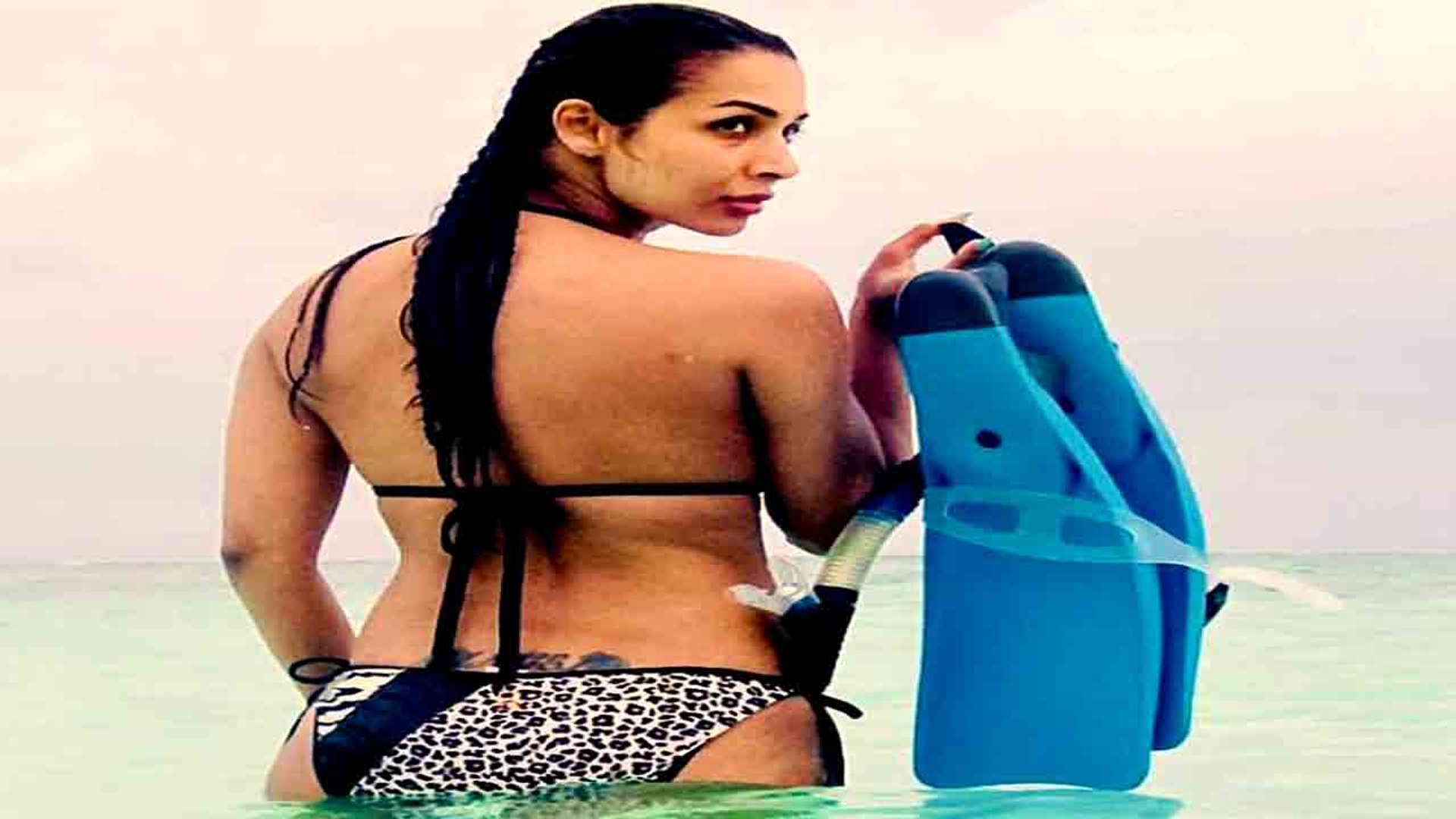 Malaika Arora की Bikini photos देख Fans ने बनाया मजाक, Photos हुई Viral|  FilmiBeat *Bollywood - video Dailymotion