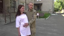 Rusya'ya karşı savaşan Ukraynalı genç asker, baba olmak için gün sayıyor