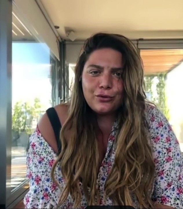 Δανάη Μπάρκα: Είναι σε καραντίνα και το έριξε στο τραγούδι- Το απολαυστικό βίντεο και η ανάρτησή της