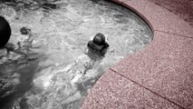 Liberan a un niño al que le quedó el brazo atrapado en el sumidero de una piscina infantil