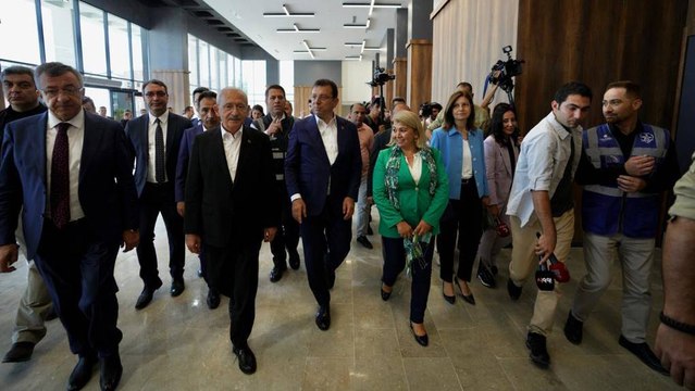 Kılıçdaroğlu ile vatandaş arasında köy kahvesinde ilginç diyalog: Benimle tavla oynarsan oyum sana