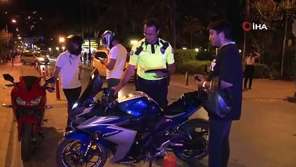 (ANTALYA) Ceza yememek için motosiklete takılan katlanabilir plaka polisi bile şaşırttı