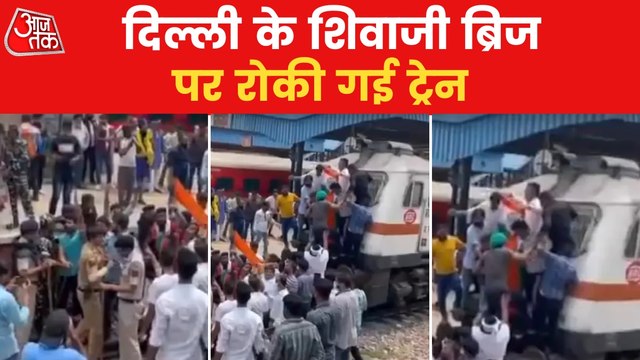 Youth Congress halts train at Shivaji Bridge Railway station