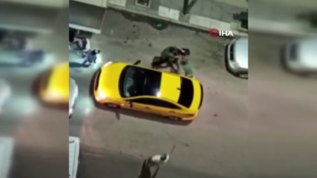 Elazığ'da trafikte yol verme kavgasında yumruklar konuştu