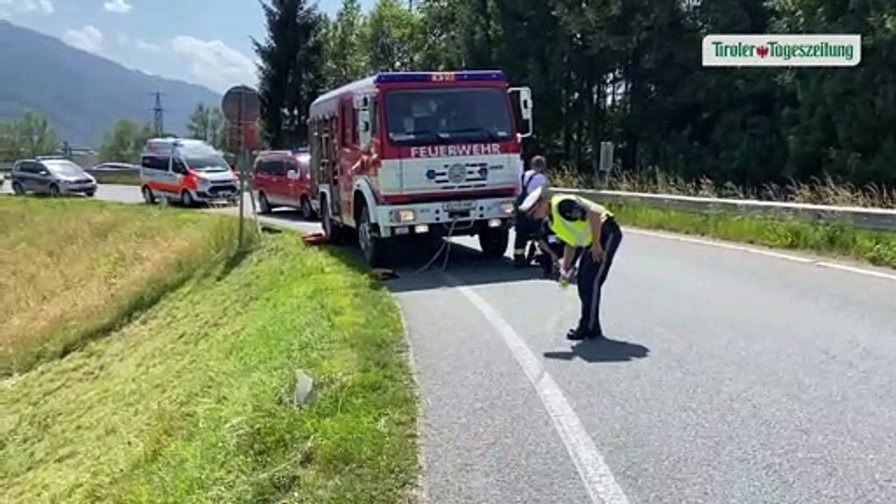 Vollbesetztes Auto überschlug sich in Kirchbichl mehrmals: fünf junge Frauen verletzt