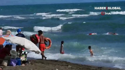 Uyarılara aldırmadılar: Son anda boğulmaktan böyle kurtarıldılar!