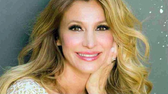 “Perché è fuori dalla tv”. Adriana Volpe, si scopre il motivo “Troppe cose…”