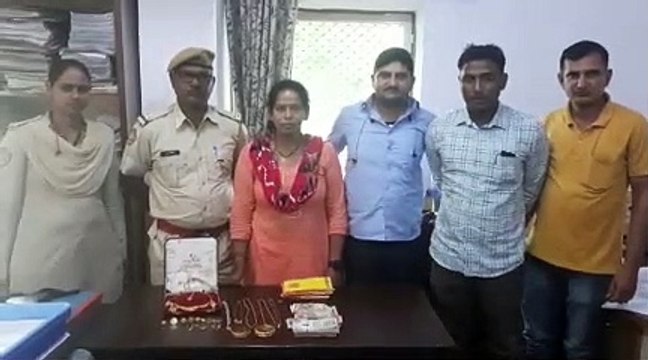 निजी बस में बैग गुम हो गया, गलतागेट पुलिस टीम आधा घंटे में तलाश लाई, लाखों के जेवर और कैश था
