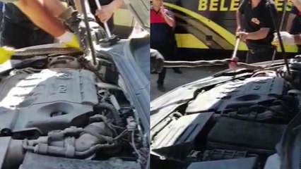 Yılan otomobilin motoruna girdi