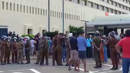 Sri Lanka'da Cumhurbaşkanlığı önünde protestoGösteride 21 kişi gözaltına alındı