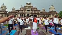 International Yoga Day 2022: 'सियासी योग'....महापौर ने अल्बर्ट हॉल के बाहर की योग क्रियाएं