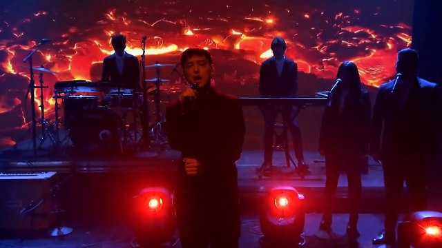 Joji chante Run en live