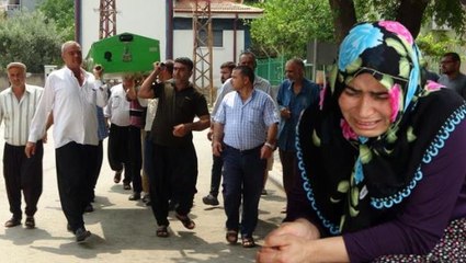 Bu acının tarifi yok! Kayıp oğlunu defneden annenin feryatları yürekleri dağladı