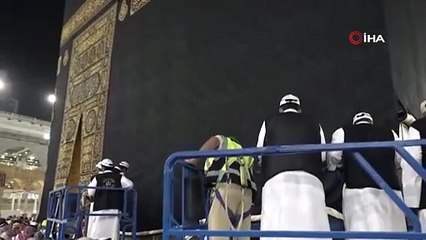 Kabe örtüsü 3 metre yukarı kaldırıldı!