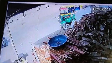 ट्रेफिक कांस्टेबल को बाेनट पर लटका कार चलाने वाले दंपती 15 दिन की न्यायिक अभिरक्षा में