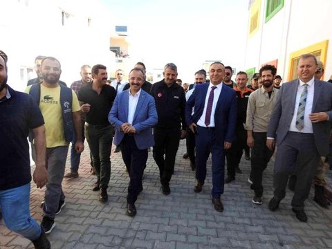 İçişleri Bakan Yardımcısı Çataklı: 1 milyon Suriyelinin gönüllü geri dönüşüne yönelik 240 bin konut yapılacak İçişleri Bakan Yardımcısı Çataklı,...