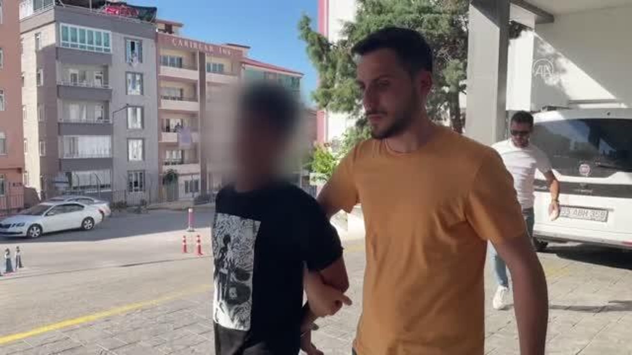 Telefonunu gasbettiği kişiyi bıçakla yaralayan şüpheli kovalamacayla yakalandı