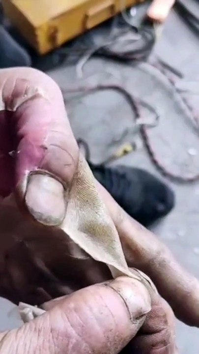 اول مره في حياتي اشوف المنظر دة  | hand skin change