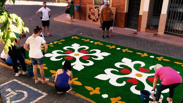 Porzuna recibe con ganas la procesión del Corpus Christi