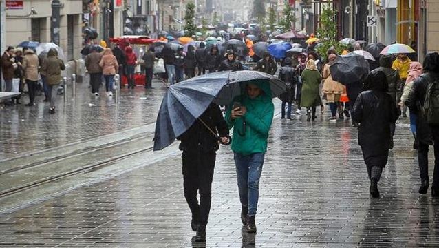 AKOM'dan İstanbullulara uyarı: Gece yarısı itibarıyla sağanak yağış etkili olacak, tedbirinizi alın