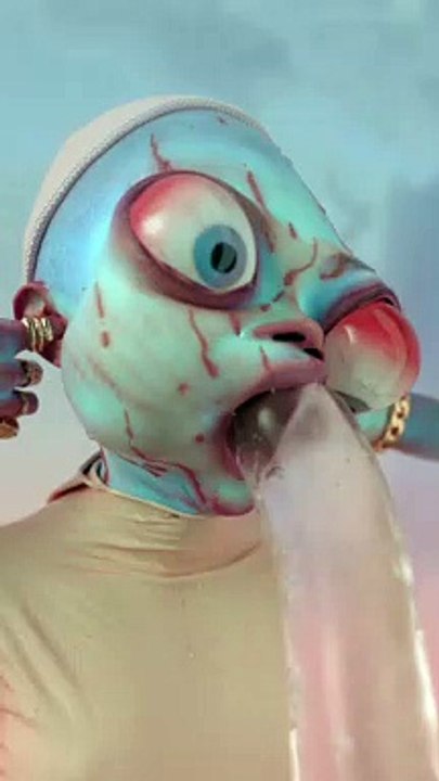 شوف اللي بلع عينه دة  | See how he swallows his eye
