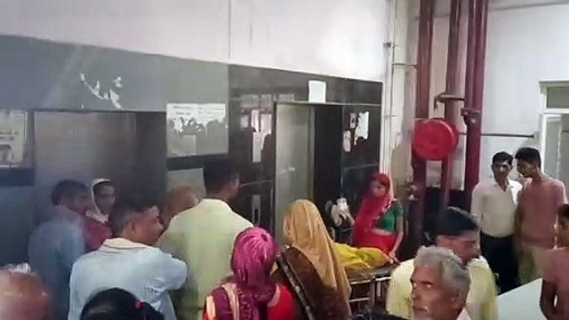 महीनों से लिफ्ट खराब, मरीजों का फूल रहा दम