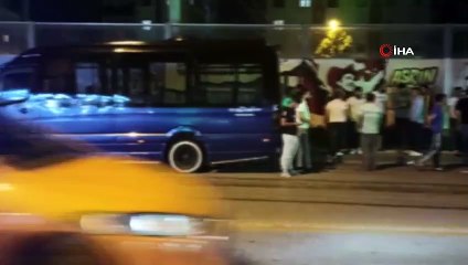 Dolmuş ile ticari araç kafa kafaya çarpıştı
