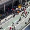 Seis pessoas hospitalizadas após taxi atropelar multidão em Nova Iorque