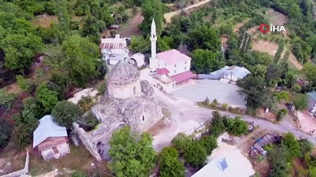 Yan yana bulunan cami ve kilise ilgi görüyor