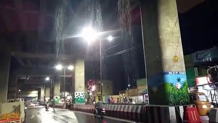 சென்னையில் கனமழை.. மெட்ரோ வழித்தடத்திலிருந்து குற்றால அருவி போல் விழுந்த அருவி நீர் - வீடியோ