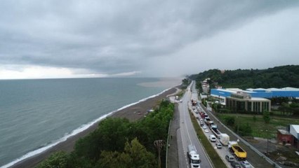 Su taşkını nedeniyle ulaşıma kapanan Akçakoca-Ereğli yolu açıldı (2)