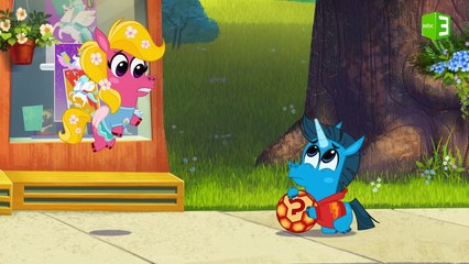 كورن وبيج في حيرة بسبب الكرة وصاحبها