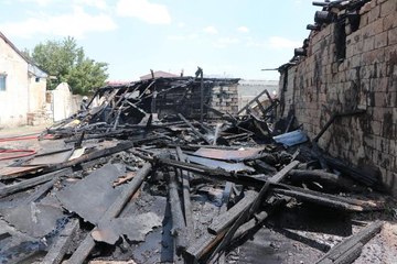 Son Dakika | Hayvanların bulunduğu ahırda çıkan yangın söndürüldü